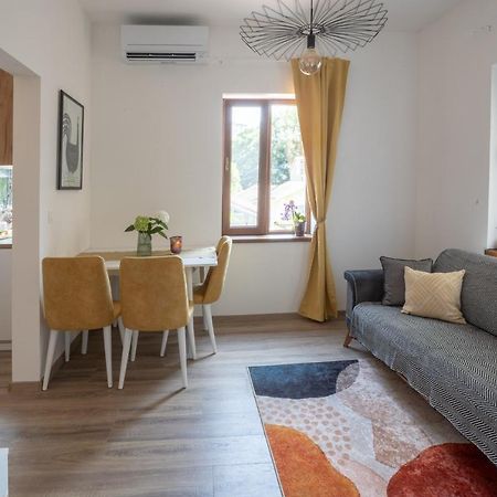 Linden House - A Lovely Apartment In Central Warna Exterior foto