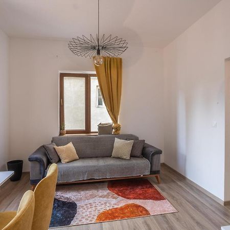 Linden House - A Lovely Apartment In Central Warna Exterior foto