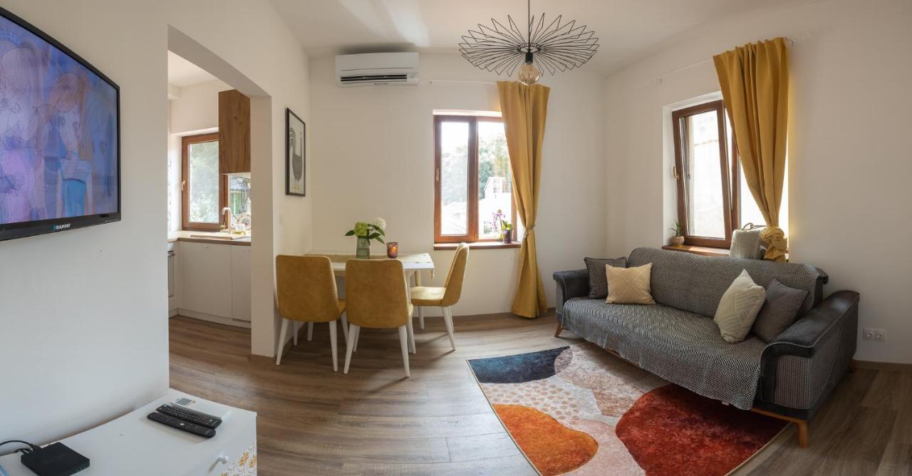Linden House - A Lovely Apartment In Central Warna Exterior foto