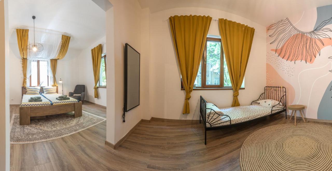 Linden House - A Lovely Apartment In Central Warna Exterior foto