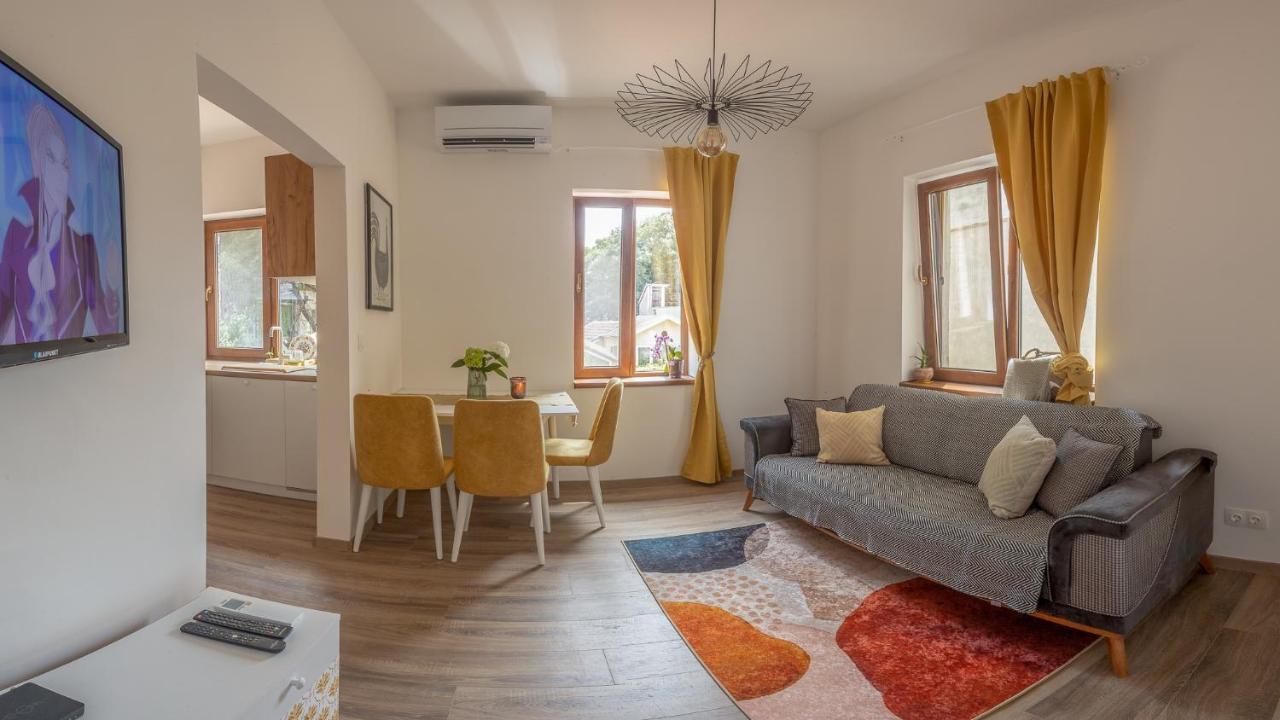 Linden House - A Lovely Apartment In Central Warna Exterior foto