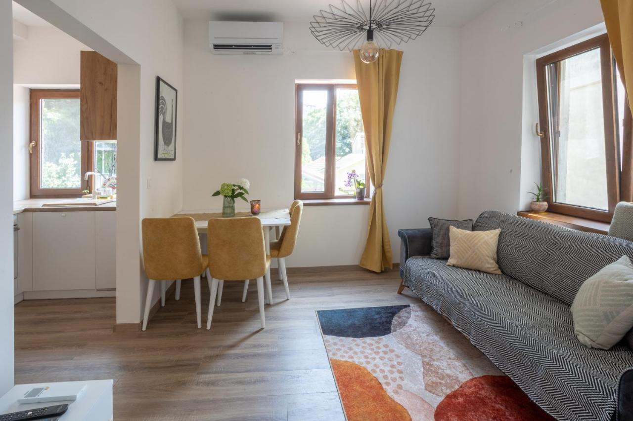 Linden House - A Lovely Apartment In Central Warna Exterior foto