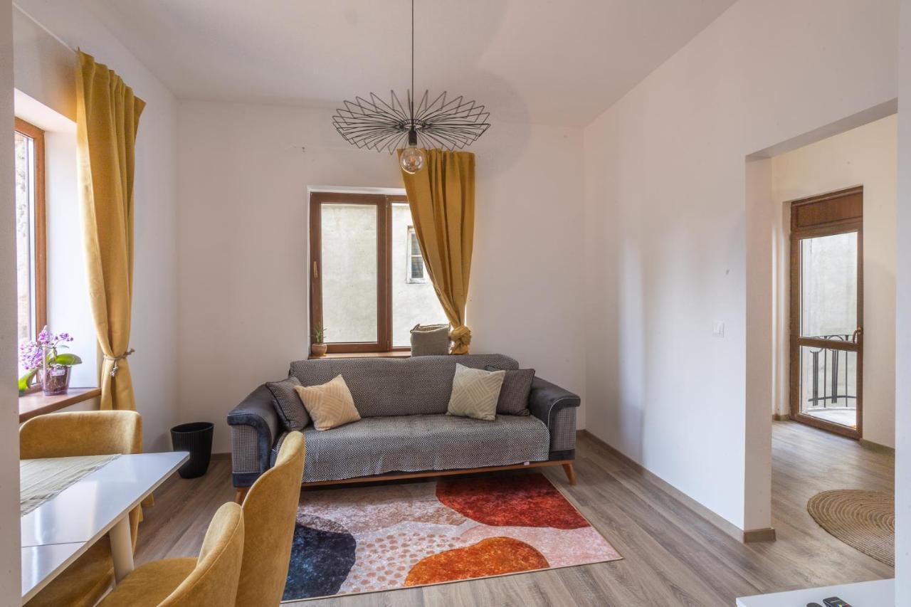 Linden House - A Lovely Apartment In Central Warna Exterior foto